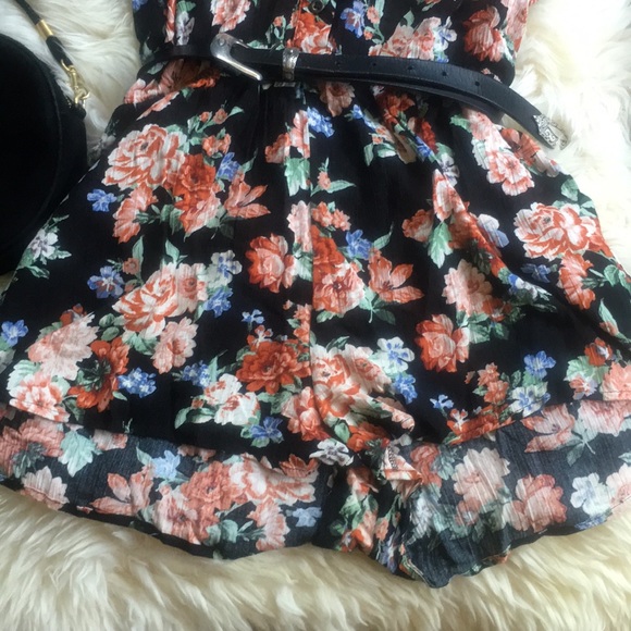 FINAL PRICE F21 floral romper - Picture 3 of 7